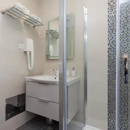 Lägenhet H&d - Two Bedroom With Balcony And Sea View *