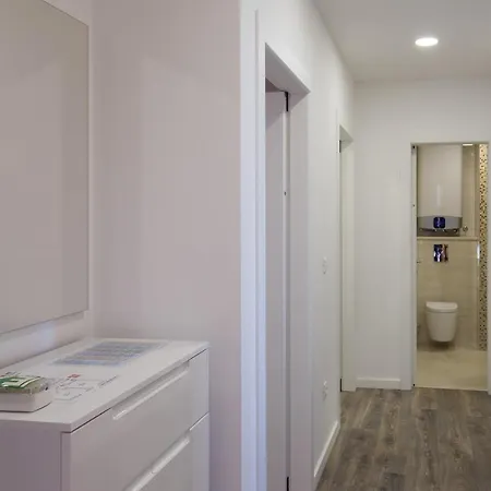 Lägenhet H&d - Two Bedroom With Balcony And Sea View *